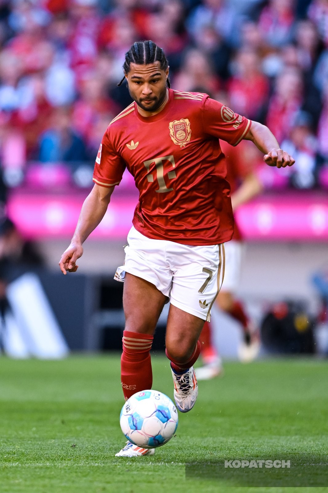 Serge Gnabry · 2025-03-08 FC Bayern Muenchen vs VfL Bochum