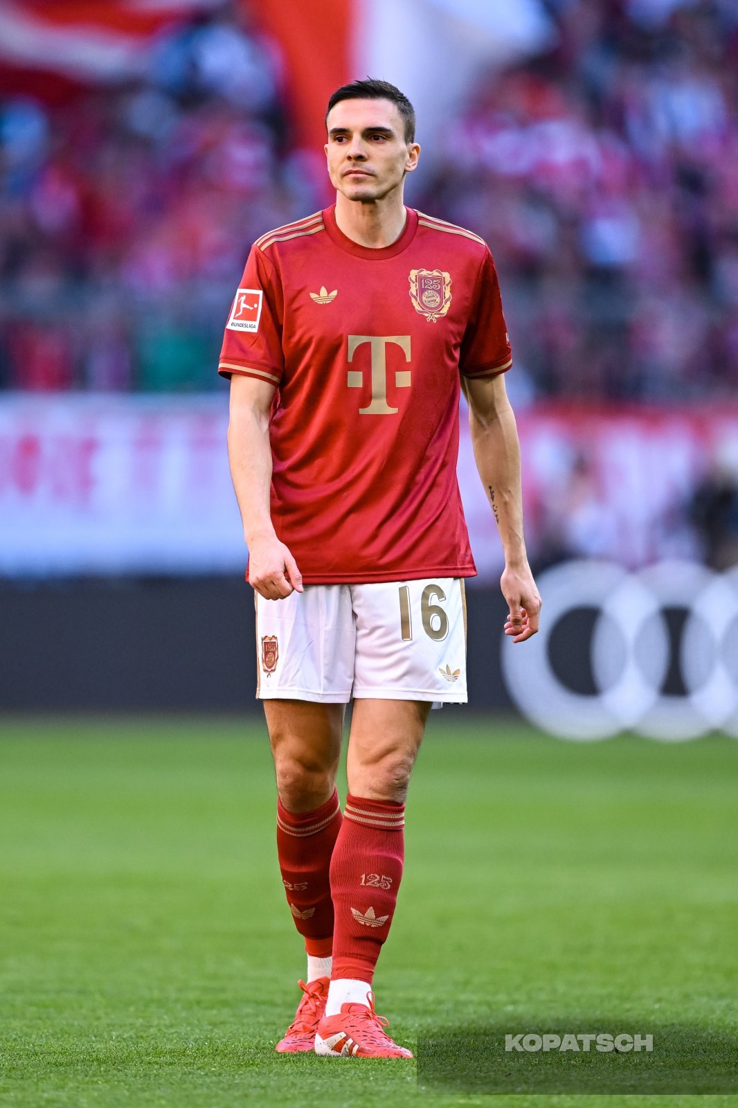 Joao Palhinha · 2025-03-08 FC Bayern Muenchen vs VfL Bochum