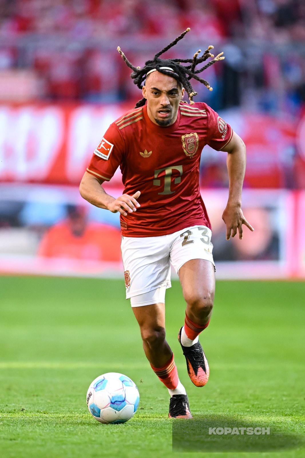 Sacha Boey · 2025-03-08 FC Bayern Muenchen vs VfL Bochum