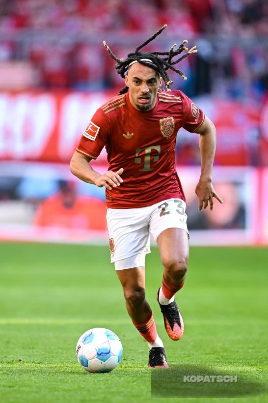 Sacha Boey, 2025-03-08 FC Bayern Muenchen vs VfL Bochum