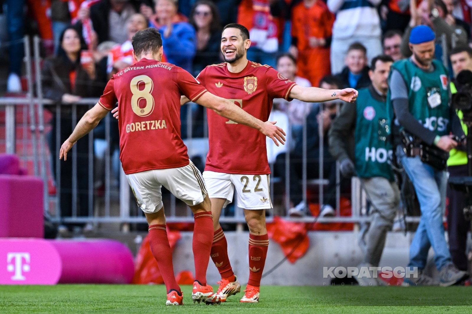 Raphael Guerreiro · 2025-03-08 FC Bayern Muenchen vs VfL Bochum