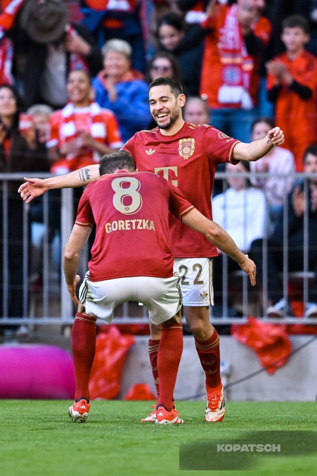 Raphael Guerreiro · 2025-03-08 FC Bayern Muenchen vs VfL Bochum