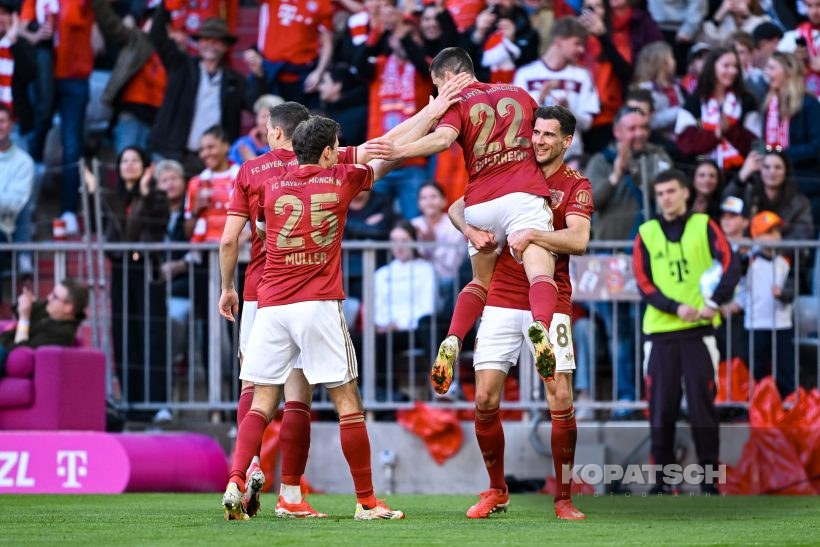 Raphael Guerreiro · Thomas Mueller · Joao Palhinha, 2025-03-08 FC Bayern Muenchen vs VfL Bochum