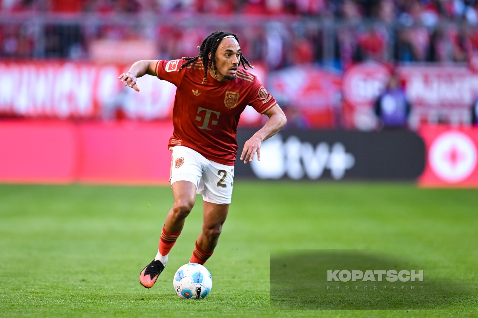 Sacha Boey · 2025-03-08 FC Bayern Muenchen vs VfL Bochum