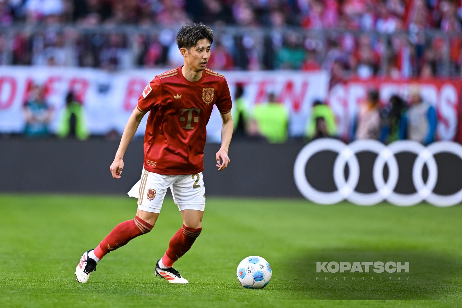 Hiroki Ito · 2025-03-08 FC Bayern Muenchen vs VfL Bochum