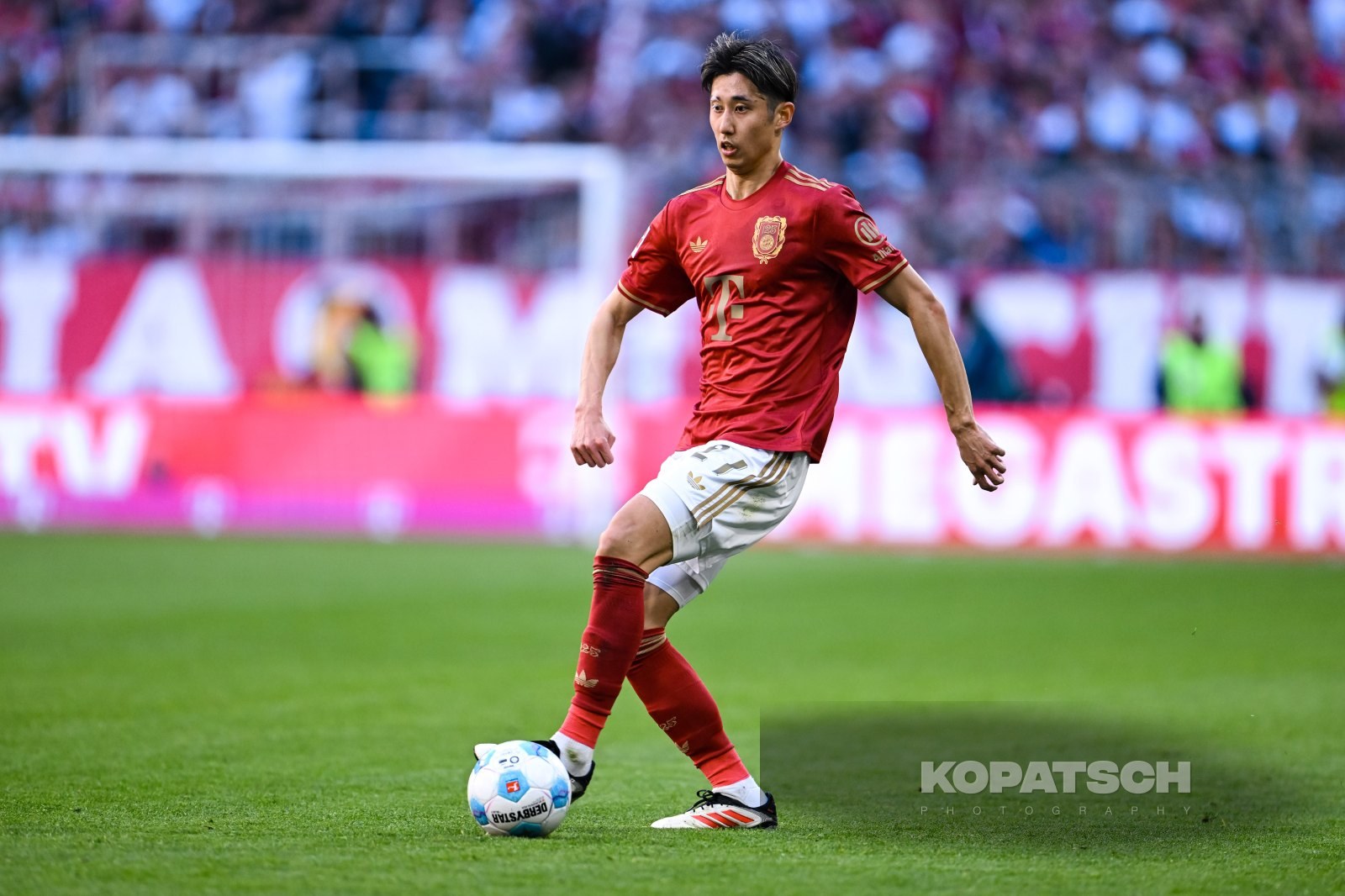 Hiroki Ito · 2025-03-08 FC Bayern Muenchen vs VfL Bochum