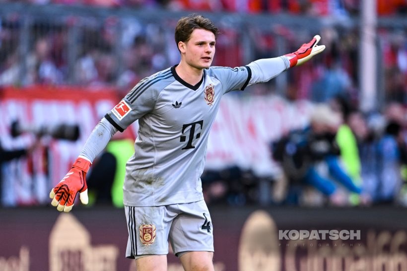 Jonas Urbig, 2025-03-08 FC Bayern Muenchen vs VfL Bochum