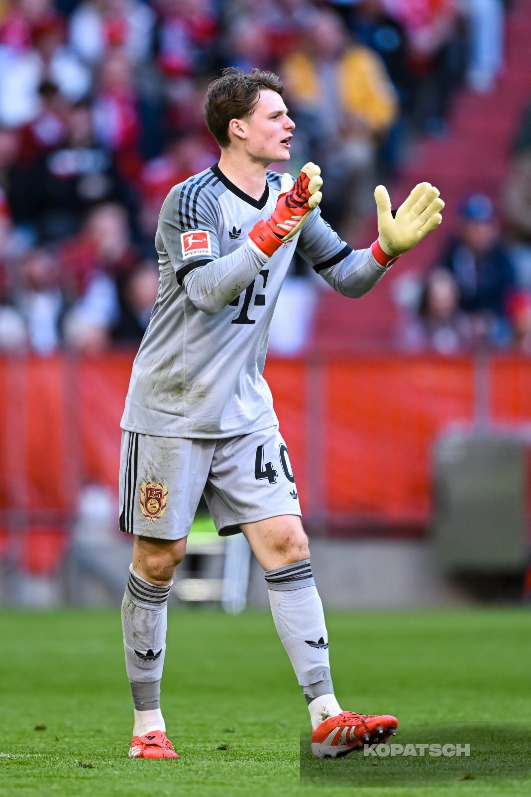 Jonas Urbig · 2025-03-08 FC Bayern Muenchen vs VfL Bochum