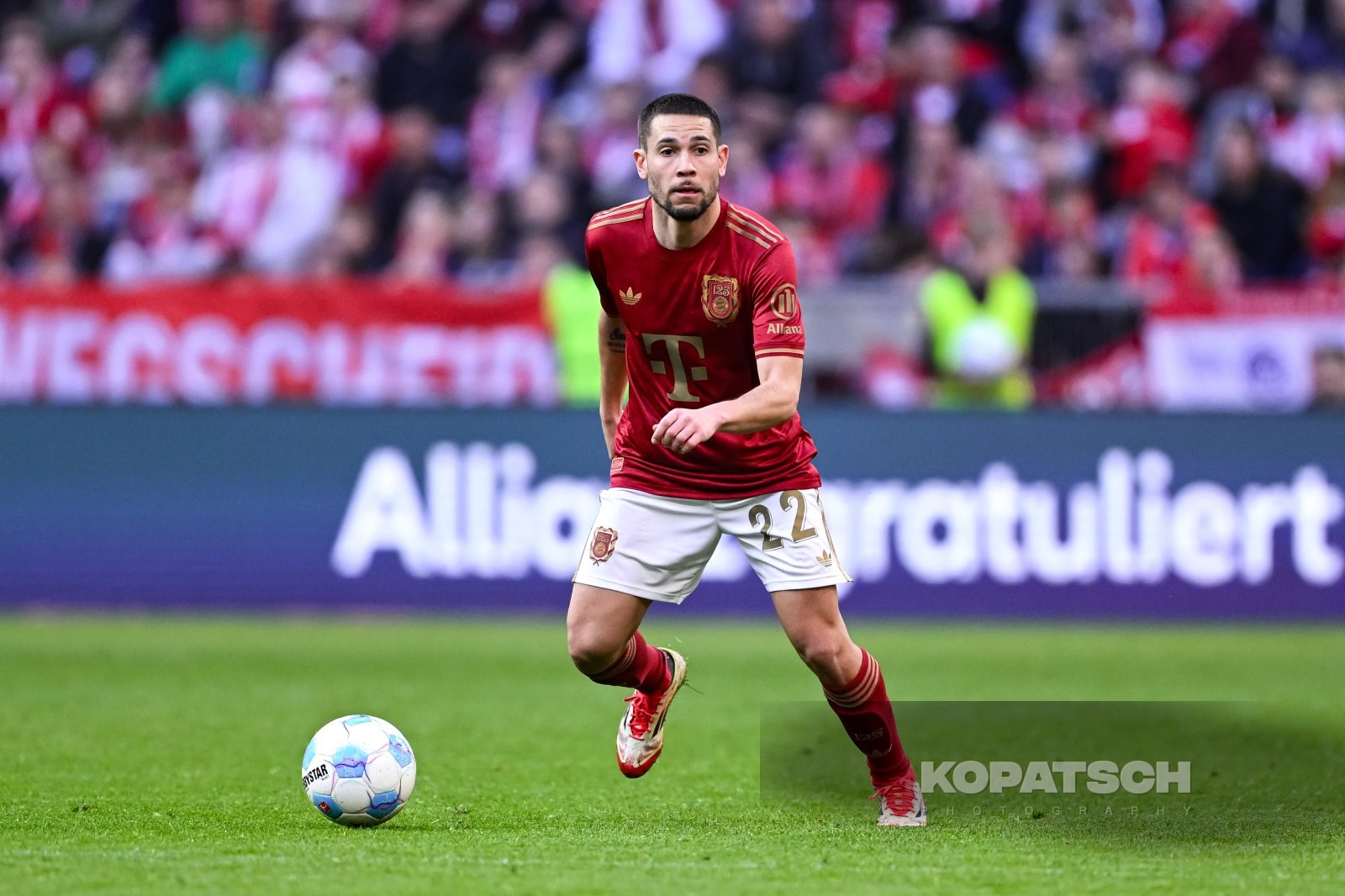 Raphael Guerreiro · 2025-03-08 FC Bayern Muenchen vs VfL Bochum