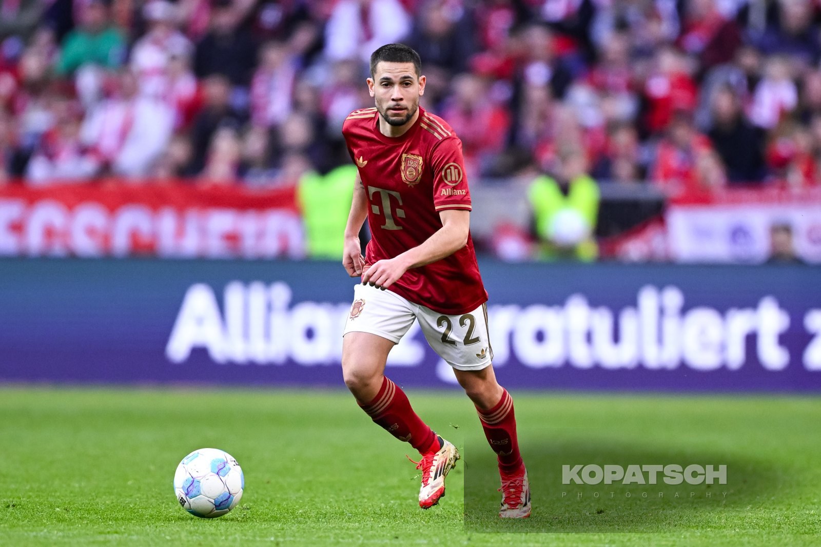 Raphael Guerreiro · 2025-03-08 FC Bayern Muenchen vs VfL Bochum