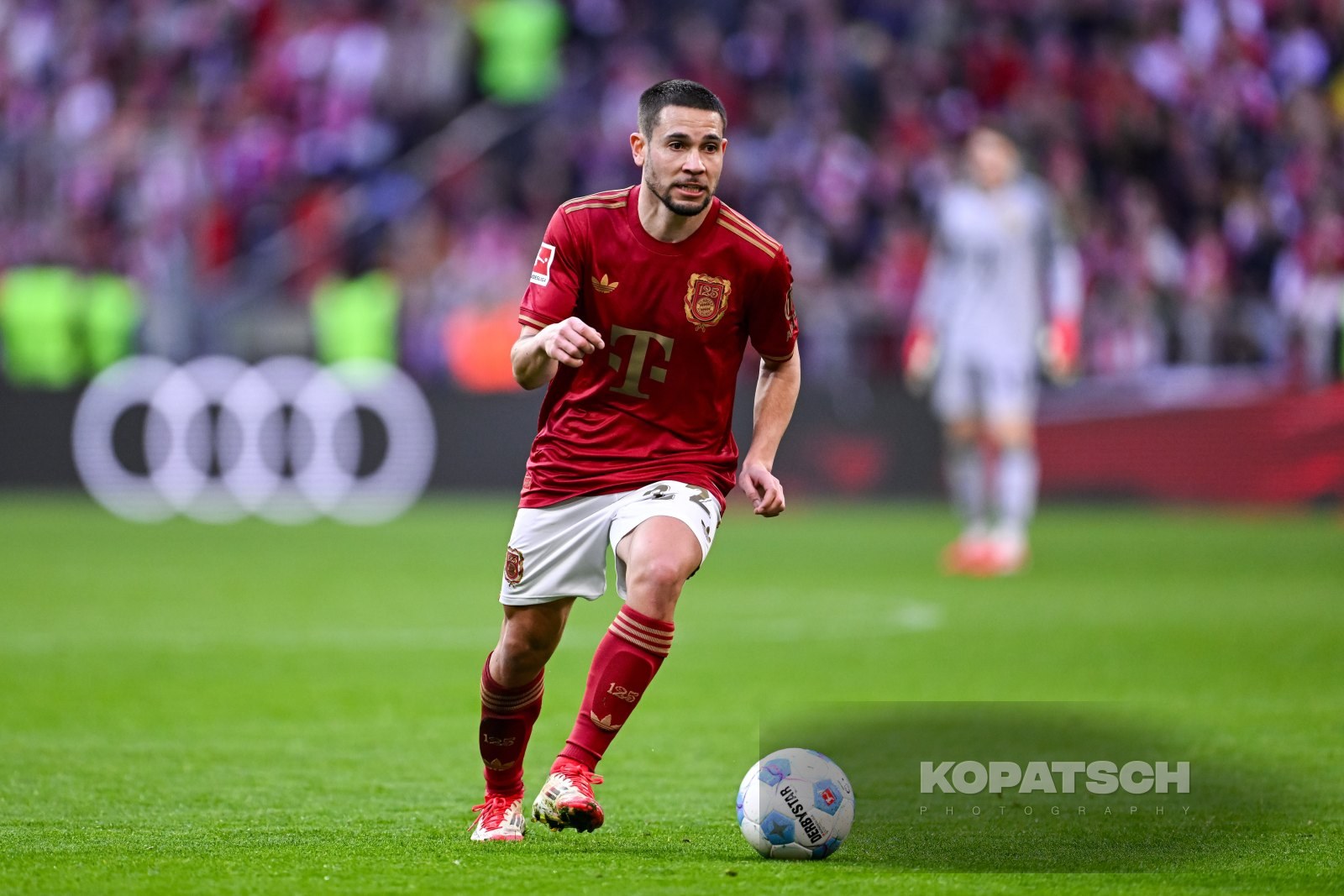 Raphael Guerreiro · 2025-03-08 FC Bayern Muenchen vs VfL Bochum