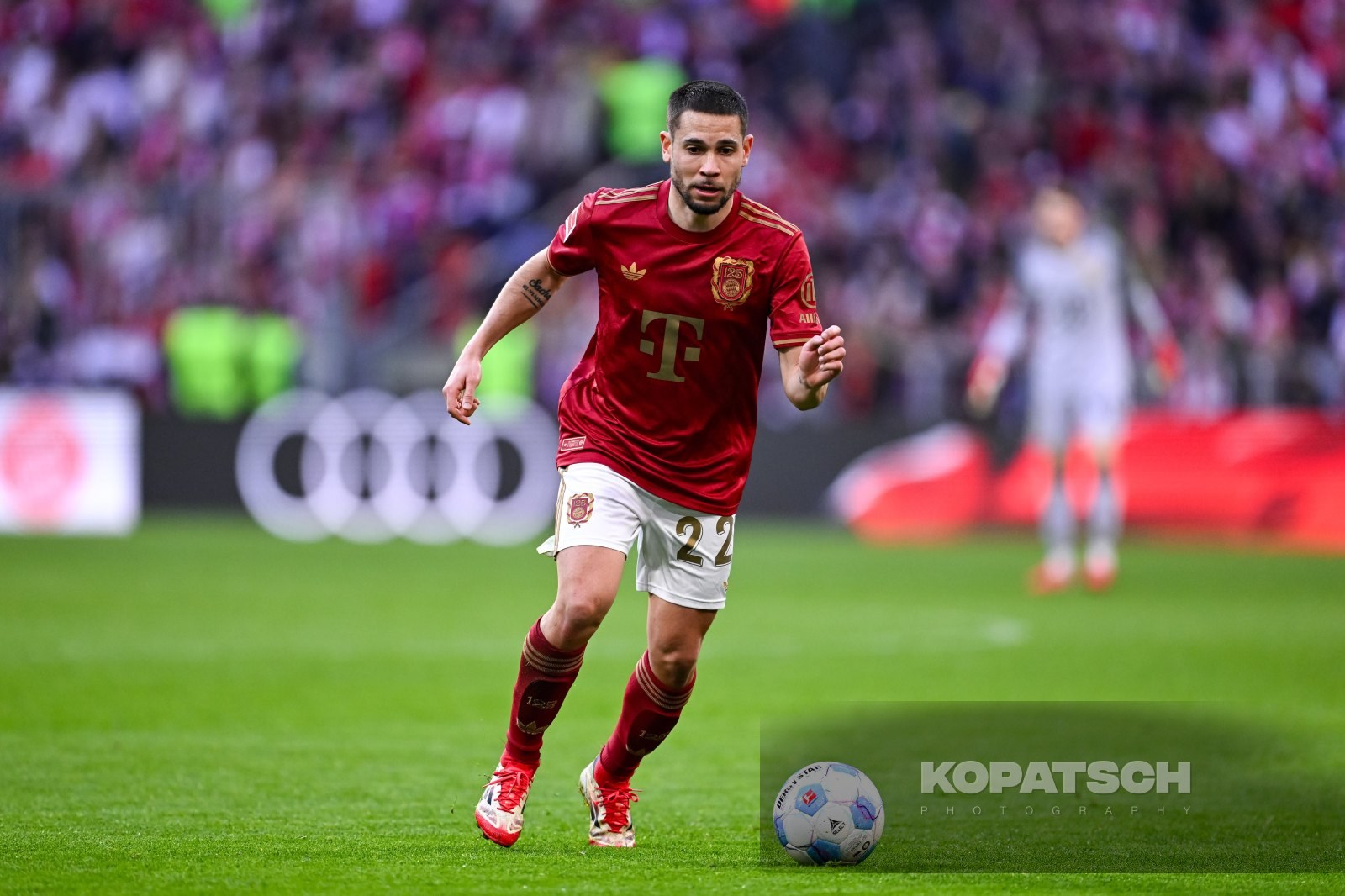 Raphael Guerreiro · 2025-03-08 FC Bayern Muenchen vs VfL Bochum