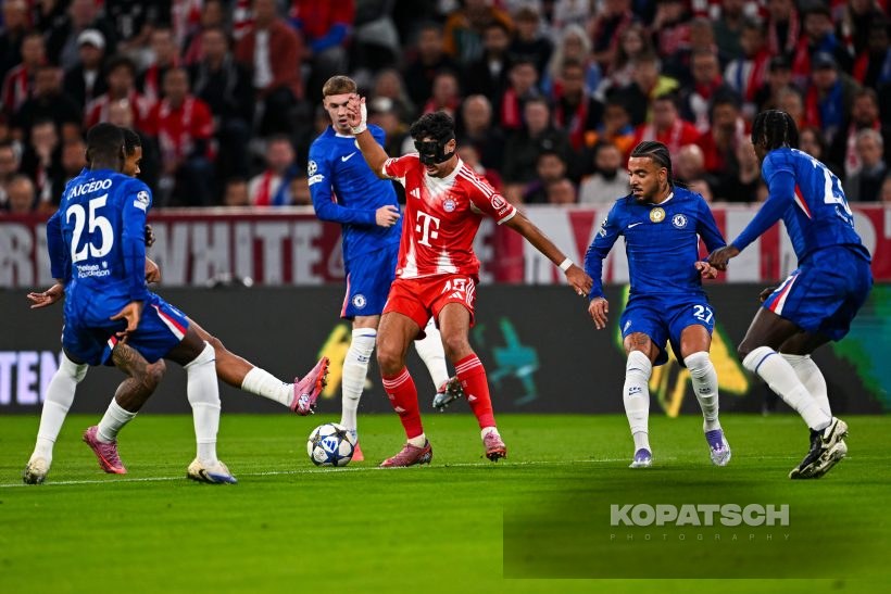 Aleksandar Pavlovic · Malo Gusto, 2025-09-17 FC Bayern Muenchen vs Chelsea FC