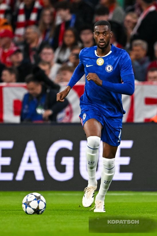 Tosin Adarabioyo, 2025-09-17 FC Bayern Muenchen vs Chelsea FC