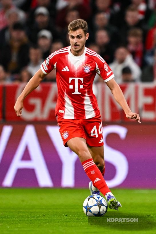 Josip Stanisic, 2025-09-17 FC Bayern Muenchen vs Chelsea FC