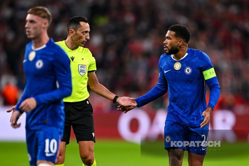 Reece James · Jose Maria Sanchez Martinez, 2025-09-17 FC Bayern Muenchen vs Chelsea FC