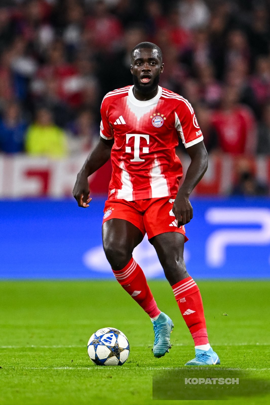 Dayot Upamecano · 2025-09-17 FC Bayern Muenchen vs Chelsea FC