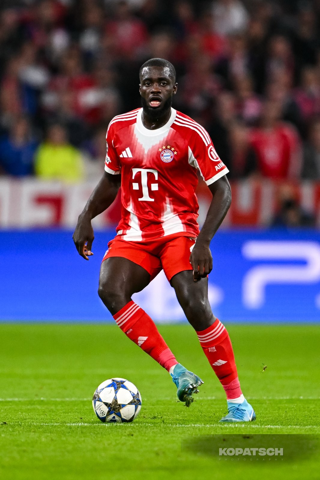 Dayot Upamecano · 2025-09-17 FC Bayern Muenchen vs Chelsea FC