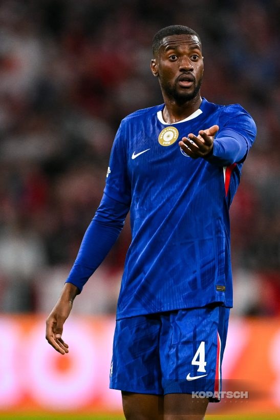 Tosin Adarabioyo, 2025-09-17 FC Bayern Muenchen vs Chelsea FC