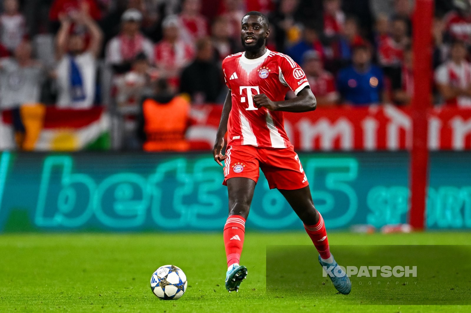 Dayot Upamecano · 2025-09-17 FC Bayern Muenchen vs Chelsea FC