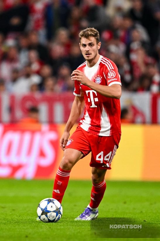 Josip Stanisic, 2025-09-17 FC Bayern Muenchen vs Chelsea FC