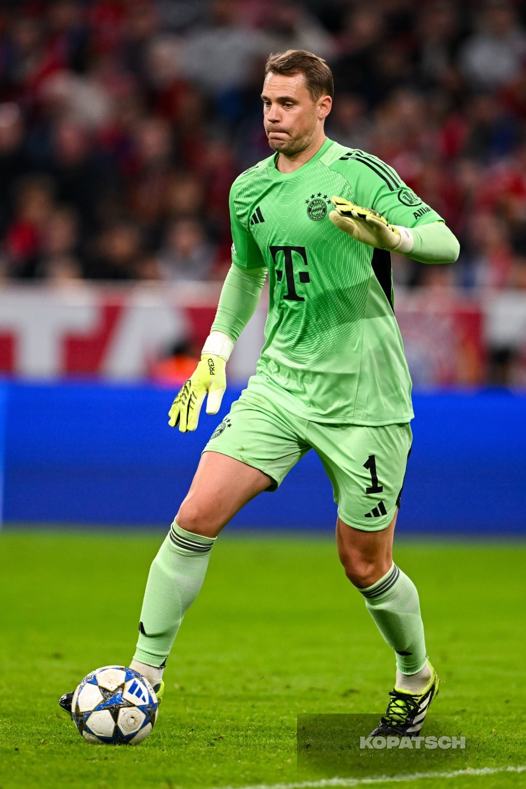 Manuel Neuer · 2025-09-17 FC Bayern Muenchen vs Chelsea FC