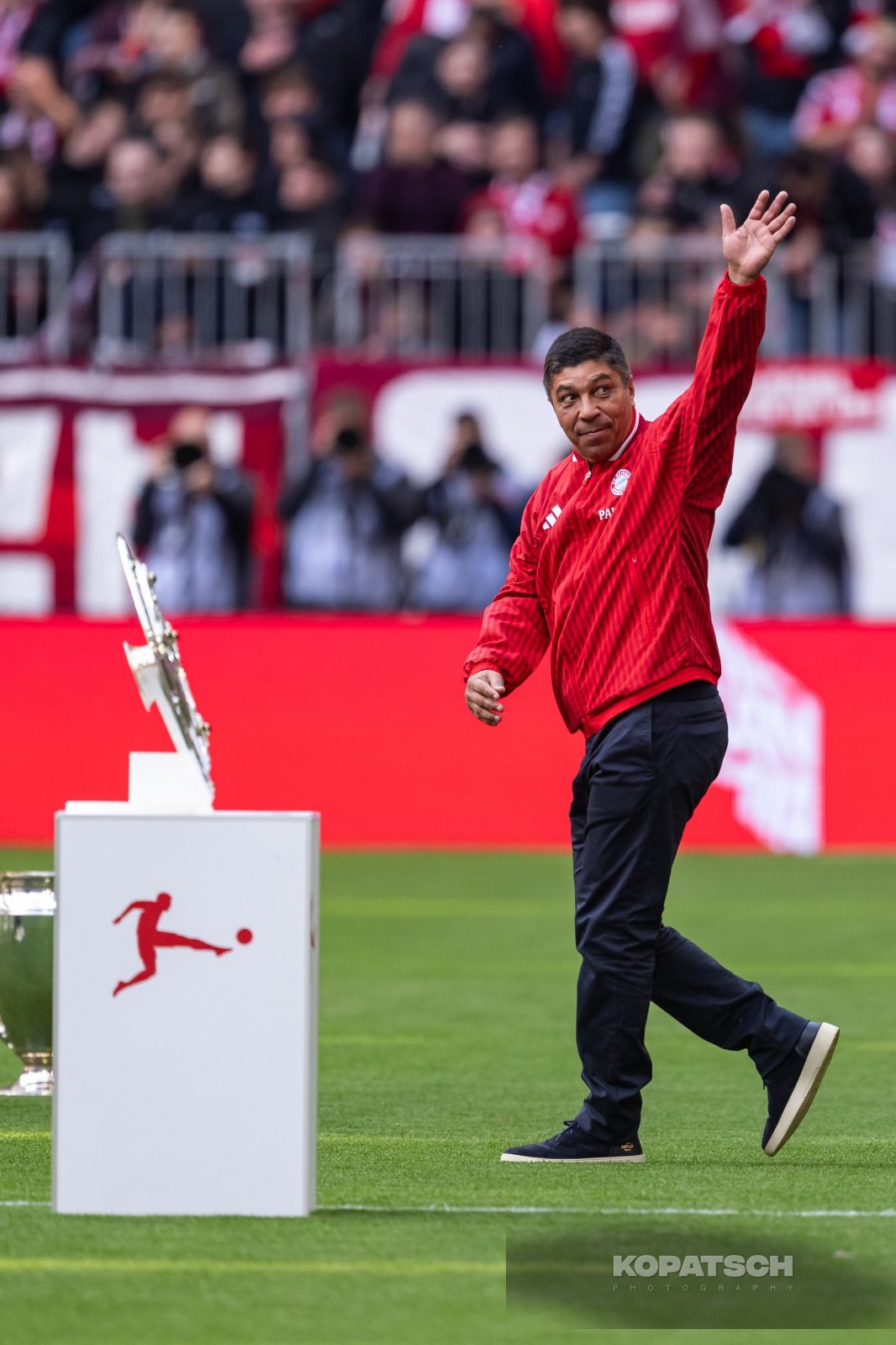 Giovanni Elber · 2026-05-16 FC Bayern Muenchen vs 1. FC Koeln