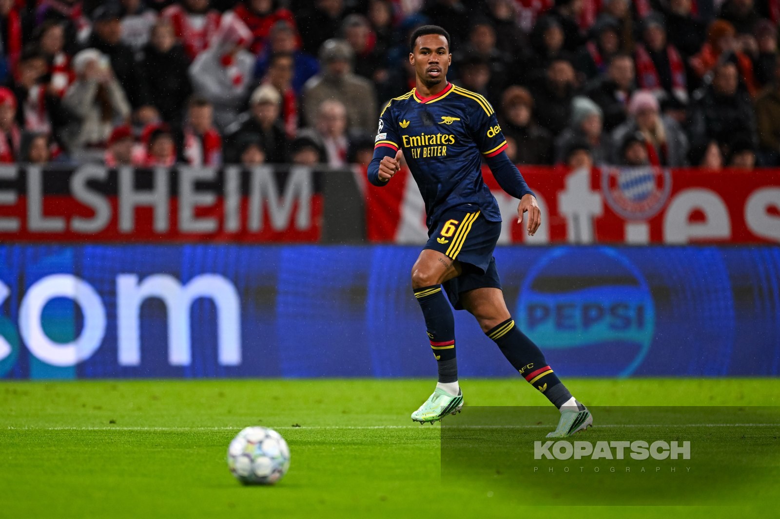 Gabriel of Arsenal, 2026-10-21 FC Bayern Muenchen vs Arsenal FC