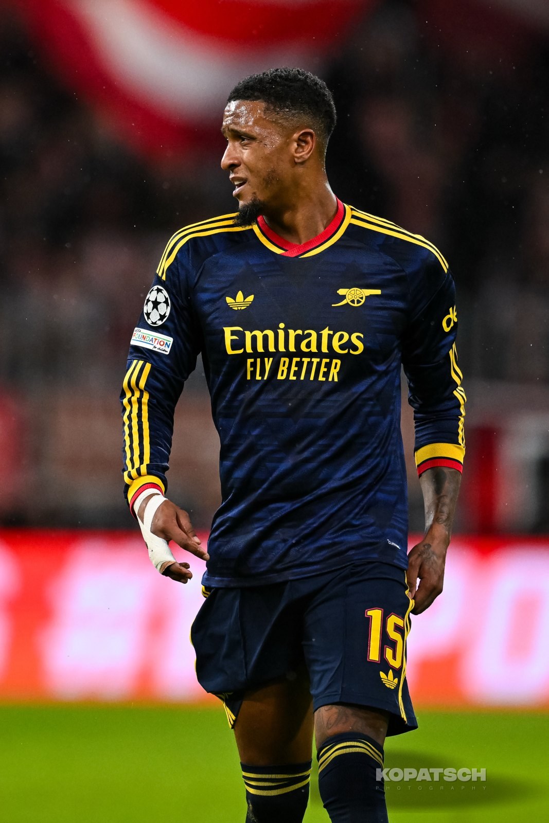 Ezri Konsa of Arsenal FC, 2026-10-21 FC Bayern Muenchen vs Arsenal FC
