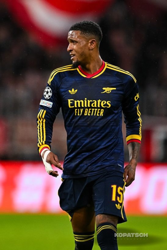 Ezri Konsa of Arsenal FC, 2026-10-21 FC Bayern Muenchen vs Arsenal FC