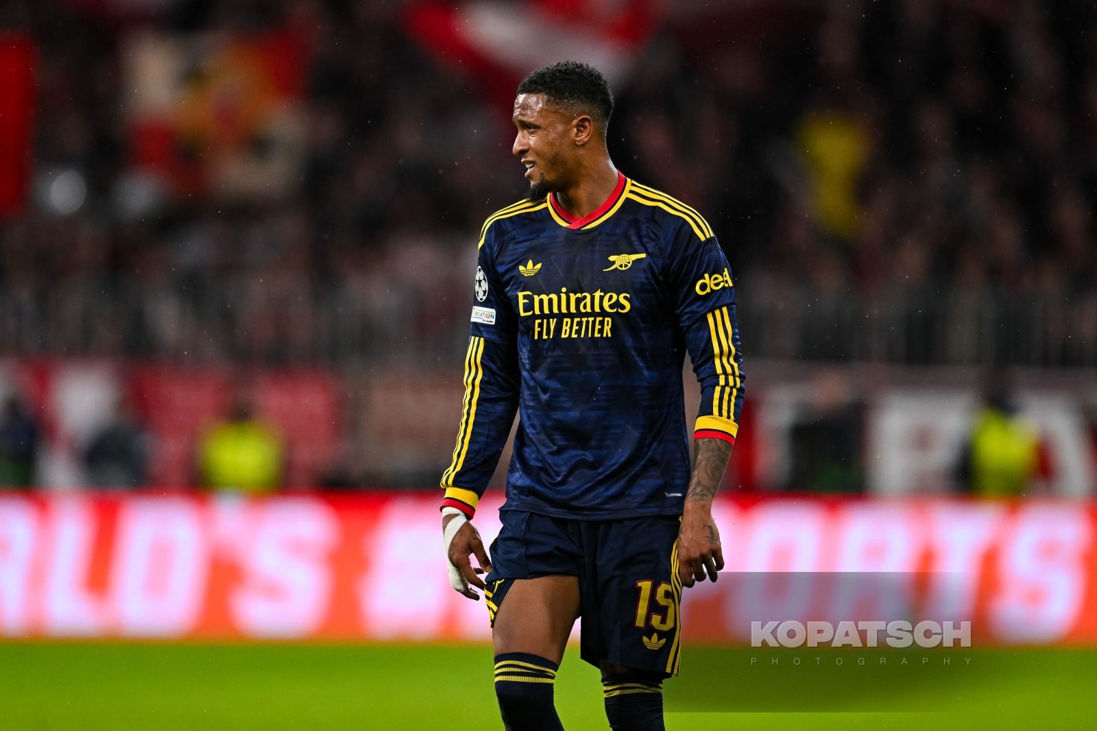 Ezri Konsa of Arsenal FC, 2026-10-21 FC Bayern Muenchen vs Arsenal FC