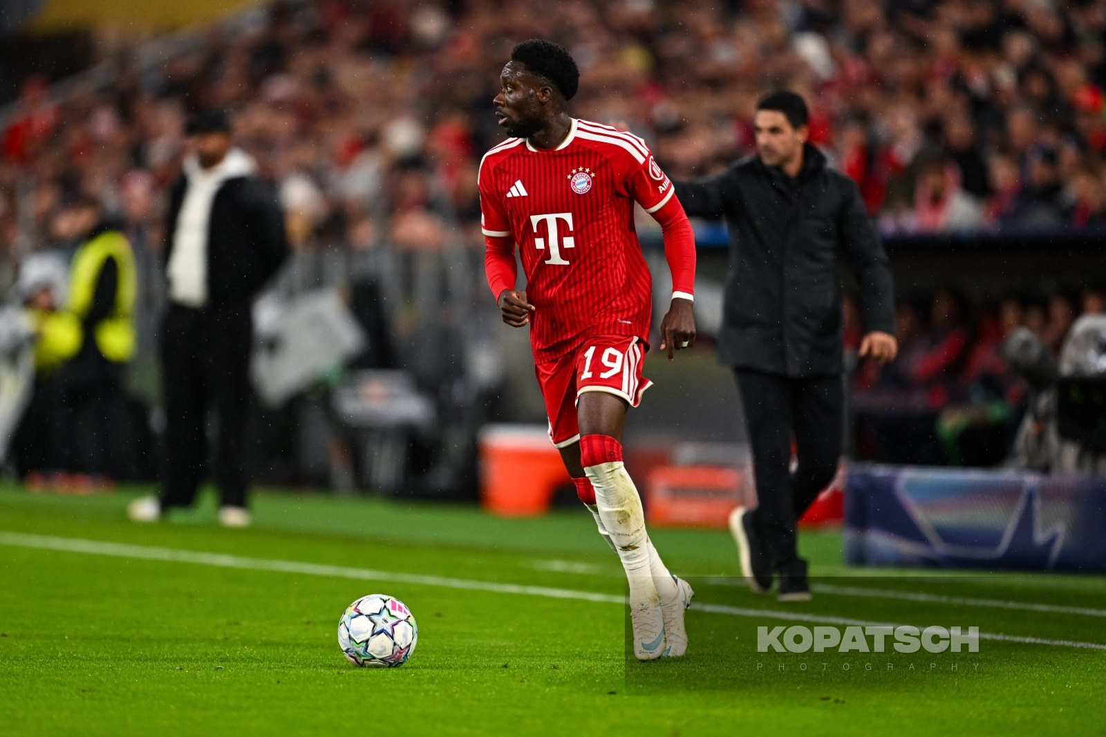 Alphonso Davies of FC Bayern Muenchen, 2026-10-21 FC Bayern Muenchen vs Arsenal FC