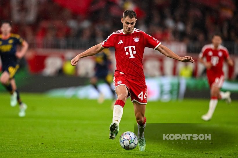 Josip Stanisic of FC Bayern Muenchen, 2026-10-21 FC Bayern Muenchen vs Arsenal FC