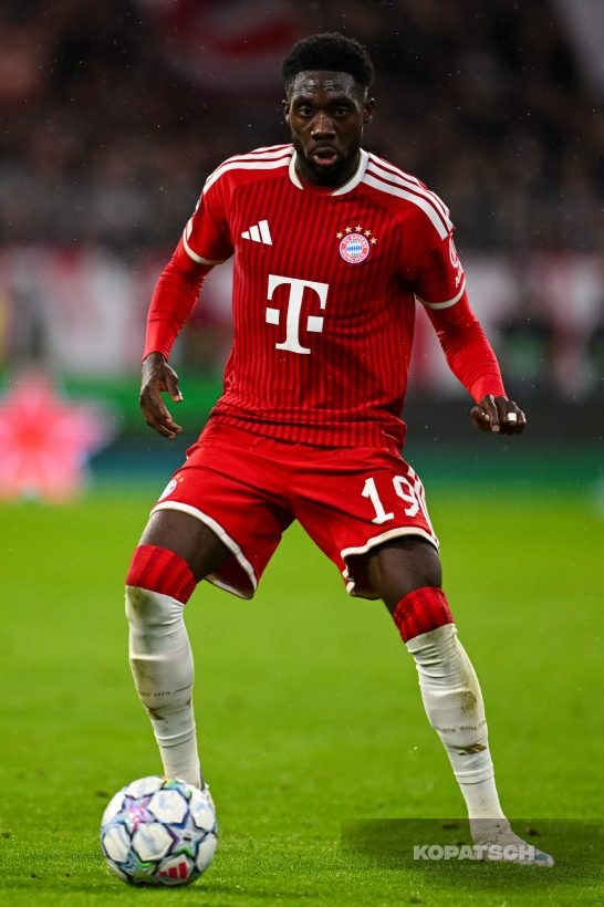 Alphonso Davies of FC Bayern Muenchen, 2026-10-21 FC Bayern Muenchen vs Arsenal FC