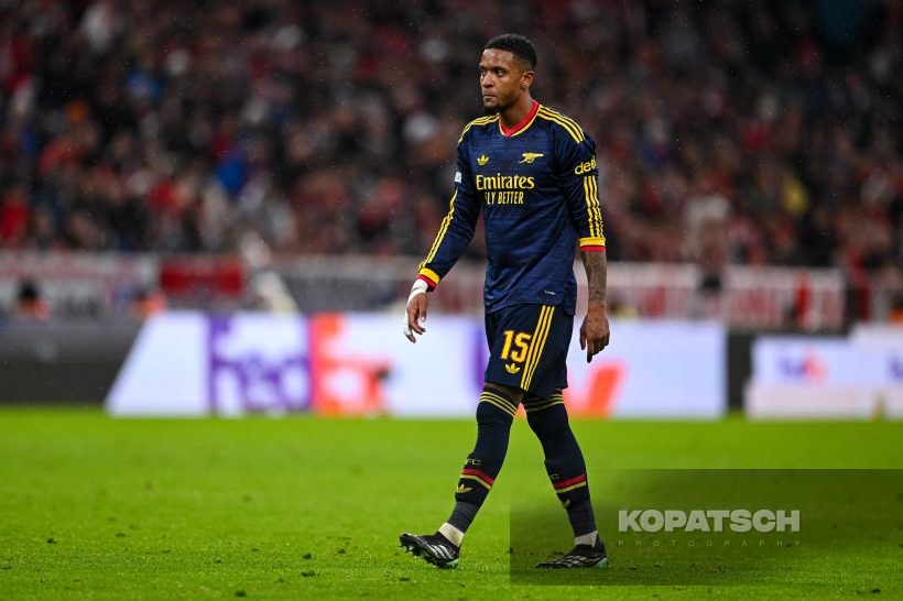Ezri Konsa of Arsenal FC, 2026-10-21 FC Bayern Muenchen vs Arsenal FC