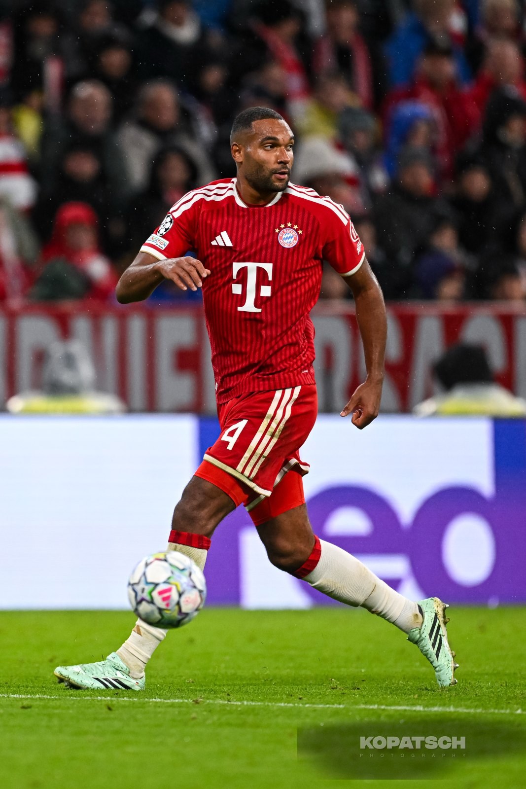 Jonathan Tah of FC Bayern Muenchen, 2026-10-21 FC Bayern Muenchen vs Arsenal FC