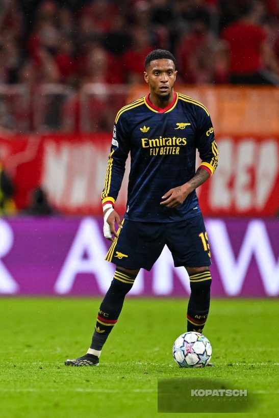 Ezri Konsa of Arsenal FC, 2026-10-21 FC Bayern Muenchen vs Arsenal FC