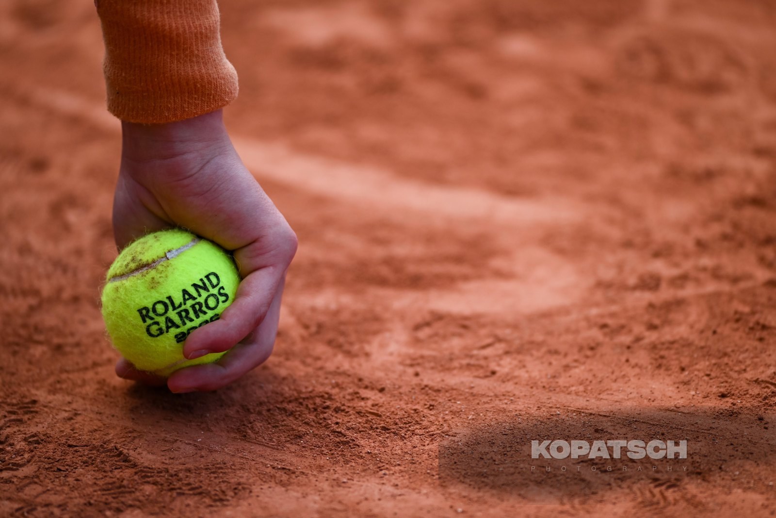 A ballkid — 2026 Roland Garros