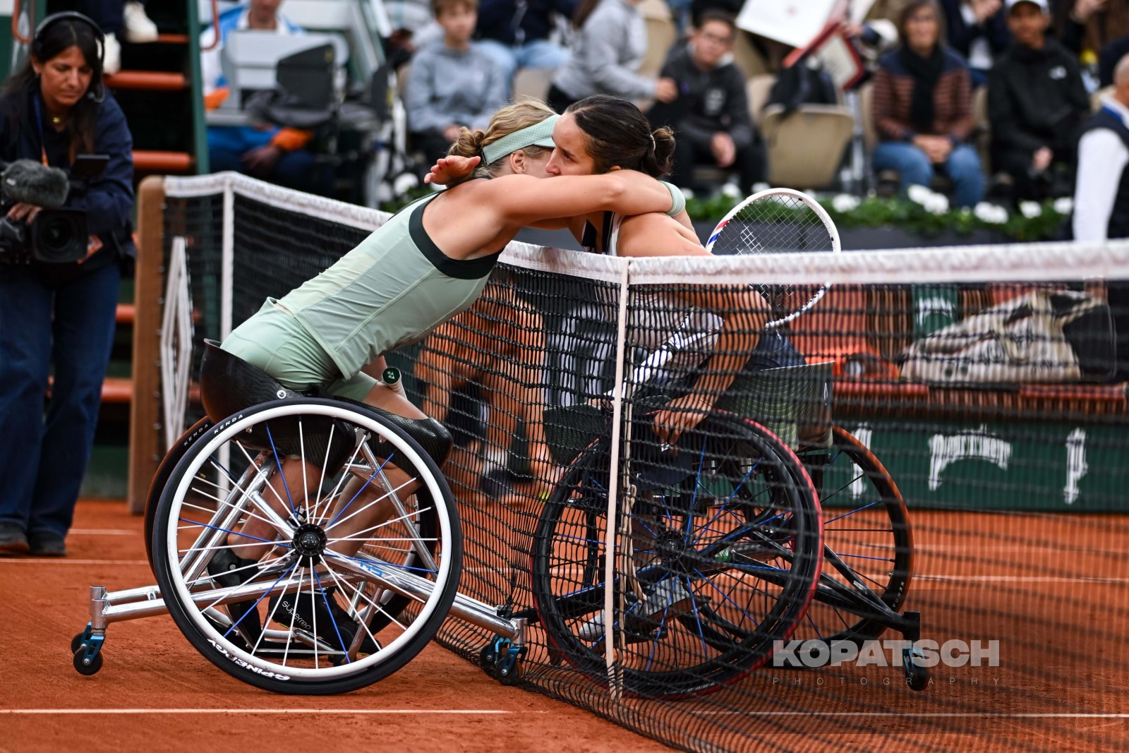 Diede de Groot of the Netherlands and Ksenia Chasteau of France — 2026 Roland Garros