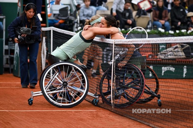Diede de Groot of the Netherlands and Ksenia Chasteau of France — 2026 Roland Garros